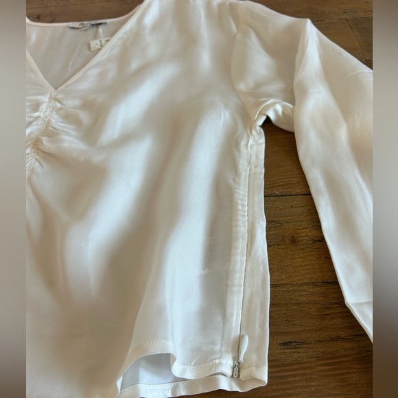 MADEWELL White blouse Brushed Ruched-Front Top Minimalist Lightweight Layering - Picture 8 of 10